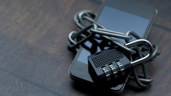 Esta ciudad quiere limitar el uso de teléfonos a dos