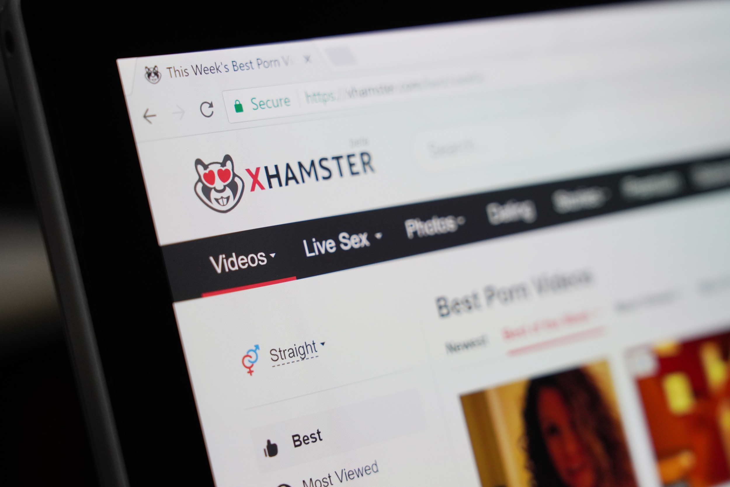 Estos cinco sitios porno finalmente se rinden ante la verificación