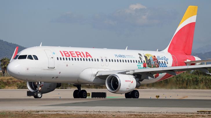 Estos platos kosher etiquetados "Free Palestine" en un vuelo de