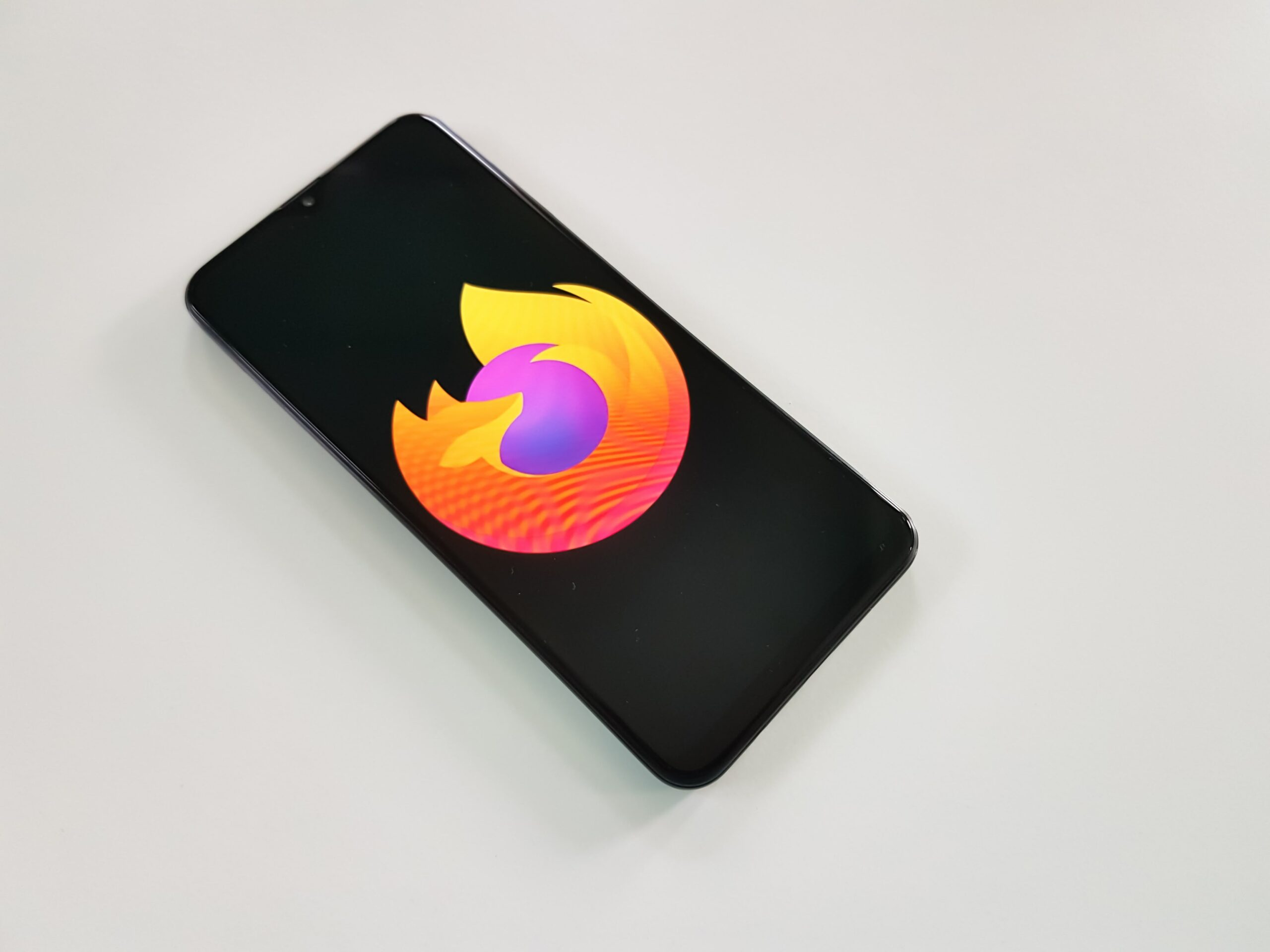 Firefox 142 se actualiza y corrige varias vulnerabilidades de seguridad.