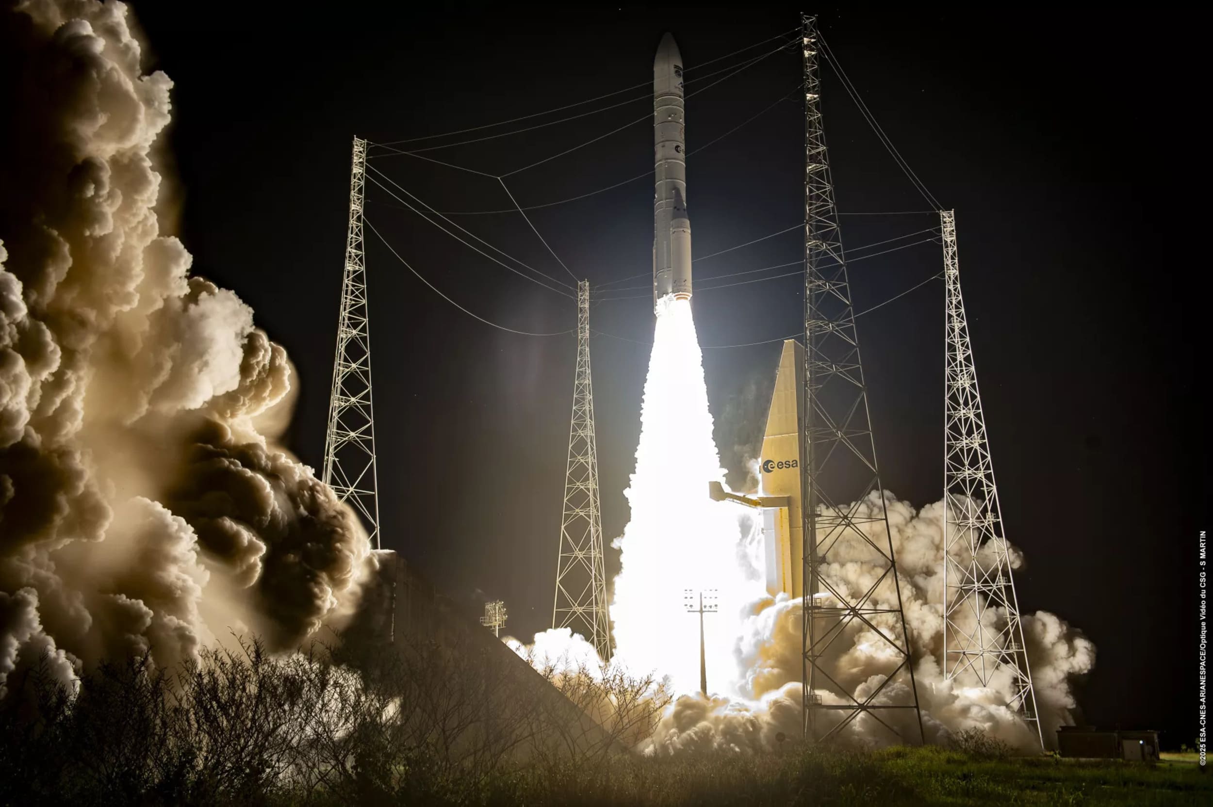 Francia autoriza al italiano Avio a competir con Arianespace en