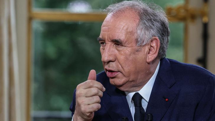 François Bayrou cede algo de terreno de forma cautelosa sobre