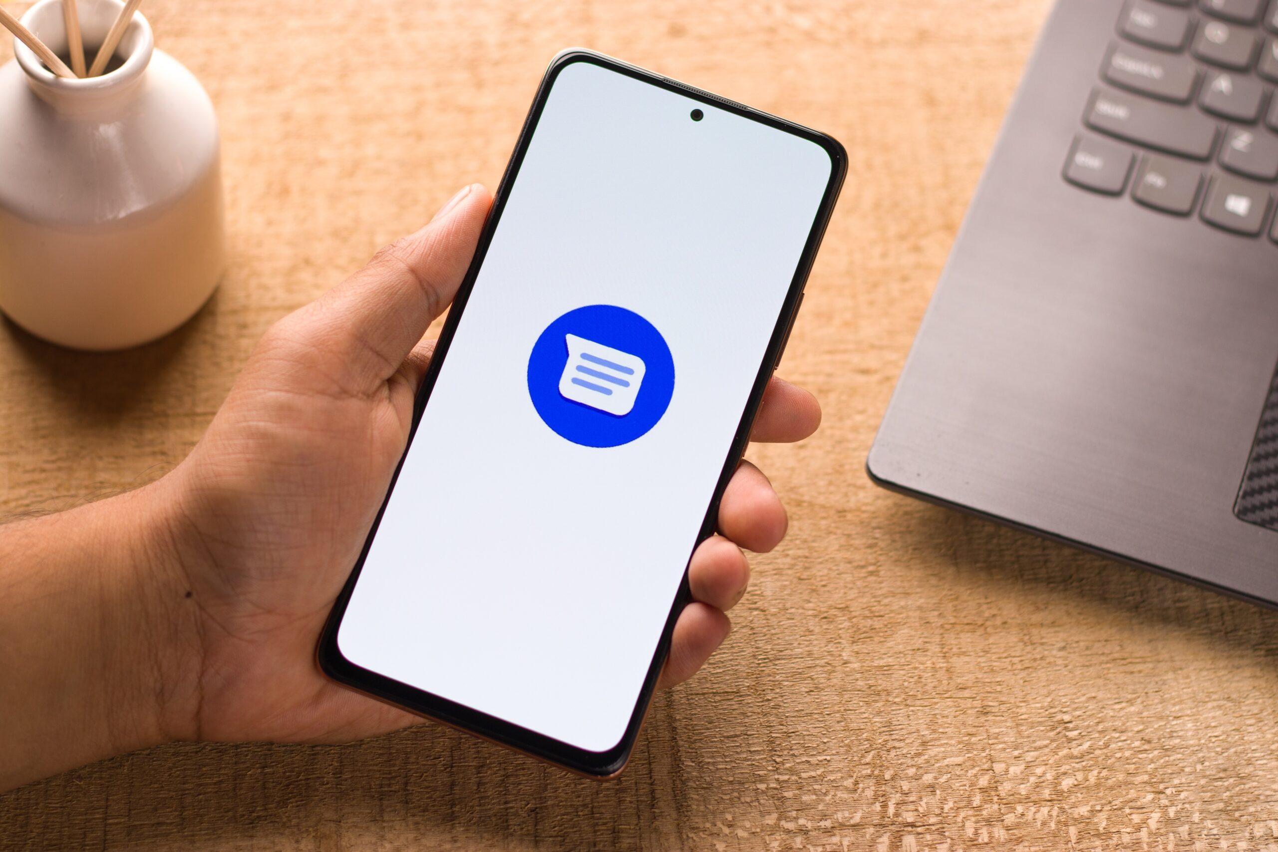 Google Messages finalmente añade esta función de WhatsApp, con algunas