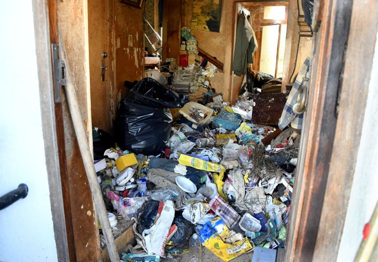 Hasta 1,60 m de basura: encuentro con limpiadores extremos