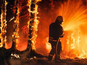Incendio en Aude: ¿Qué riesgos psicológicos enfrentan los bomberos?