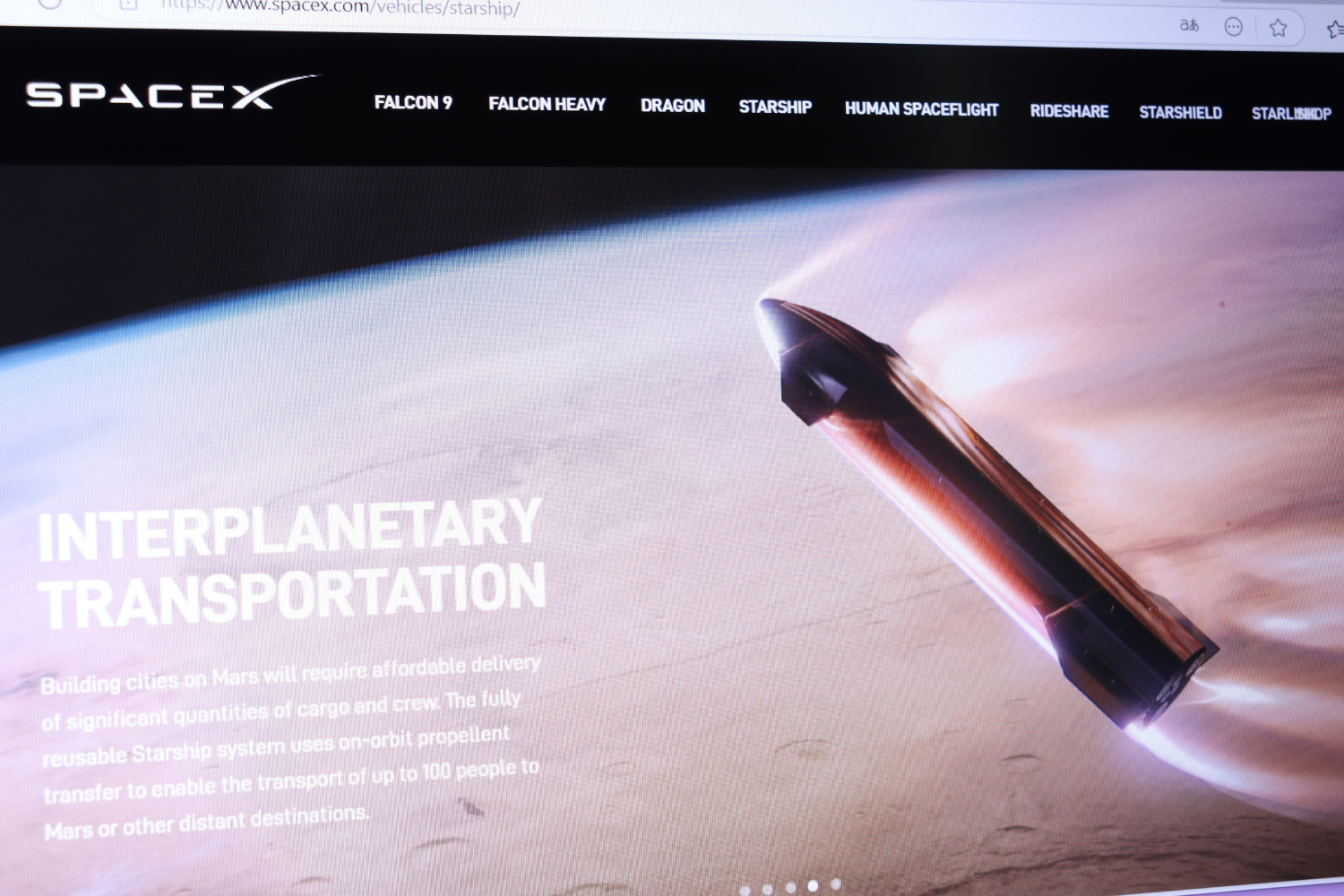 Italia firma un importante contrato con SpaceX para "volar a