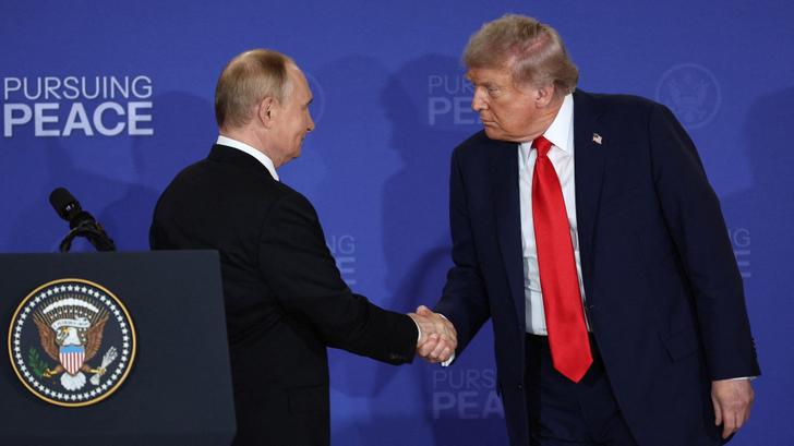 La cumbre Trump-Putin en Alaska concluye con sonrisas pero sin