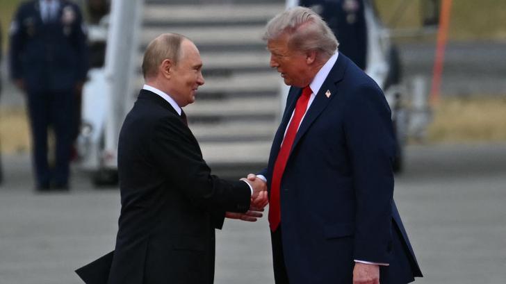 Las imágenes del (muy) cálido apretón de manos entre Vladimir