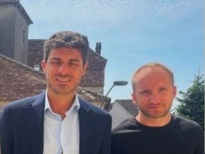 Los farmacéuticos enojados se reunieron con los parlamentarios.