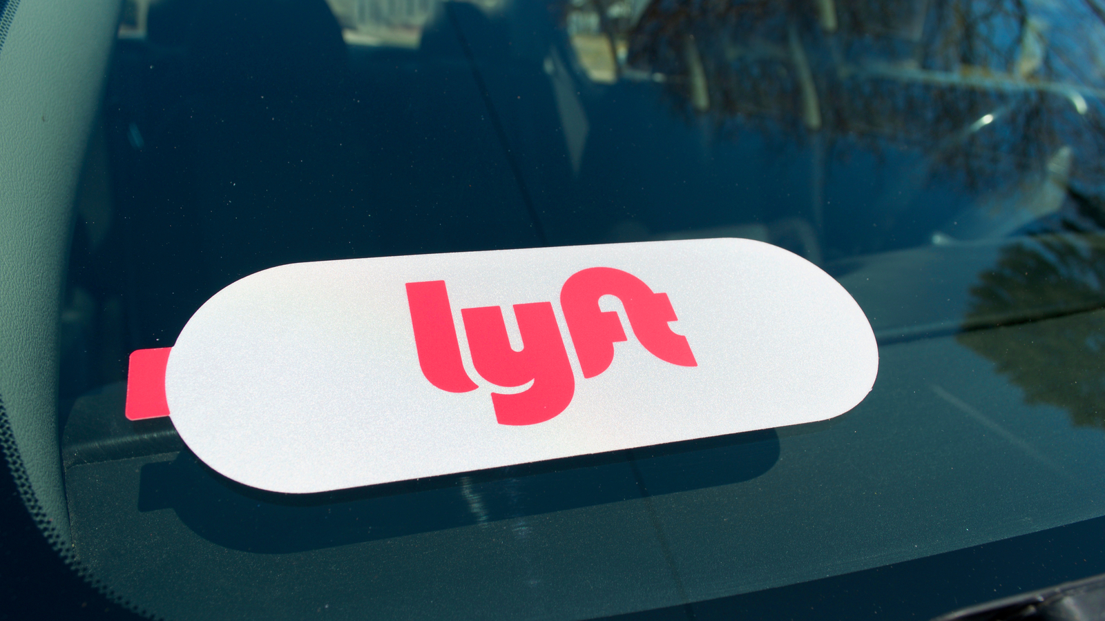 Lyft lanzará taxis autónomos en Europa en colaboración con Baidu.