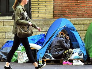 Más de 2000 niños duermen en la calle en Francia,