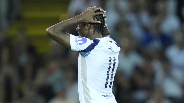Mathys Tel víctima de racismo tras la derrota del Tottenham