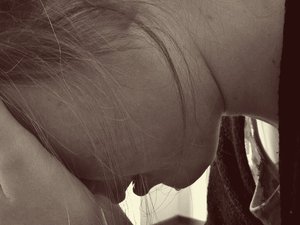 Niño arrojado por su hermana desde una ventana en Var: