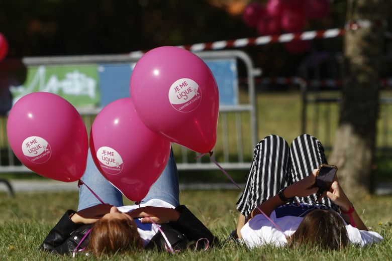 Octubre Rosa: 100 comerciantes de Toulouse posan sin camiseta para