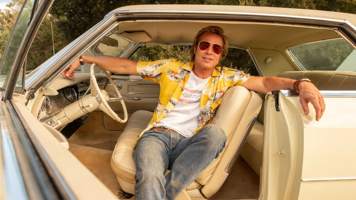 El personaje de Cliff Booth, incarné por Brad Pitt en el noveno film de Quentin Tarantino en 2019.