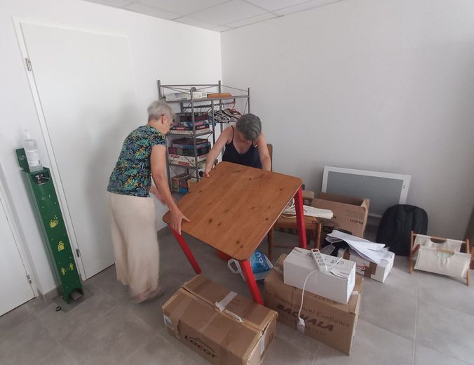 Risas, juegos y ayuda mutua: los seniors de La Casa