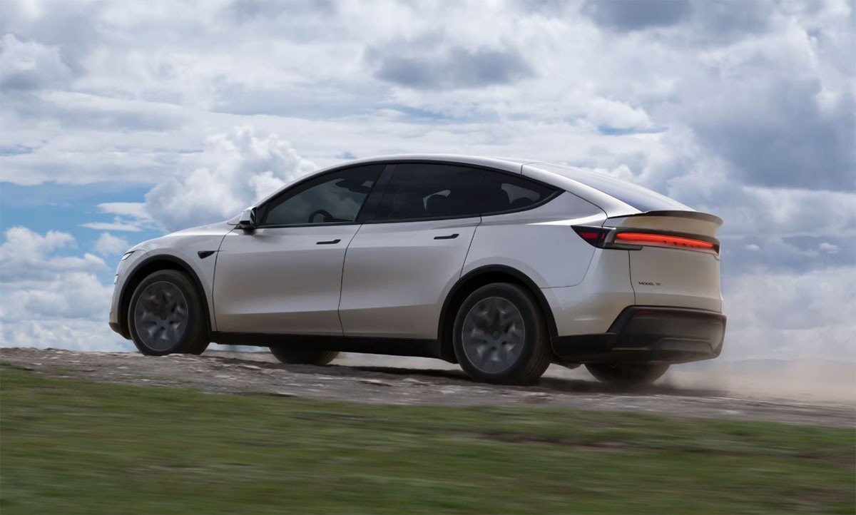 Tesla lanza un Model Y extendido con 6 plazas en