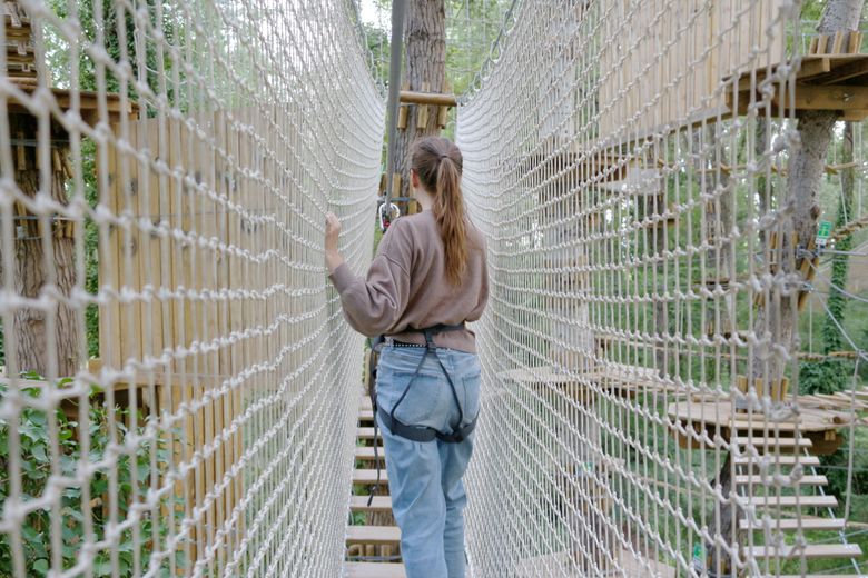 Tirolinas sobre el agua, salto de Tarzán, puentes de monos: