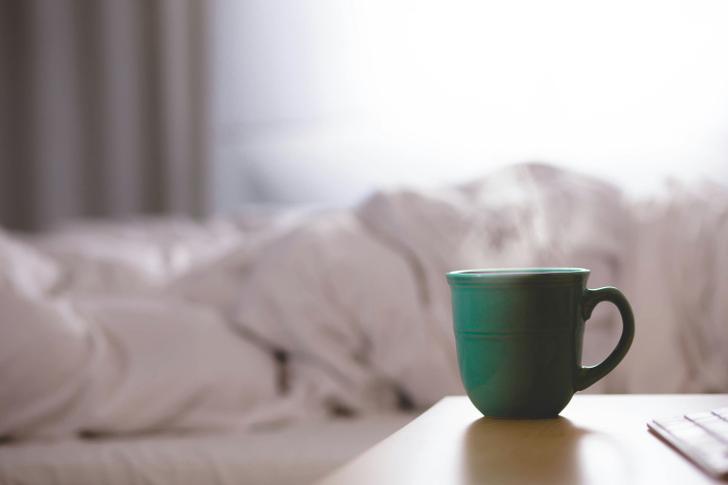 Tomar un café por la mañana no solo ayuda a