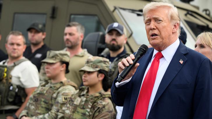 Trump, en operación de seducción con los militares en Washington,