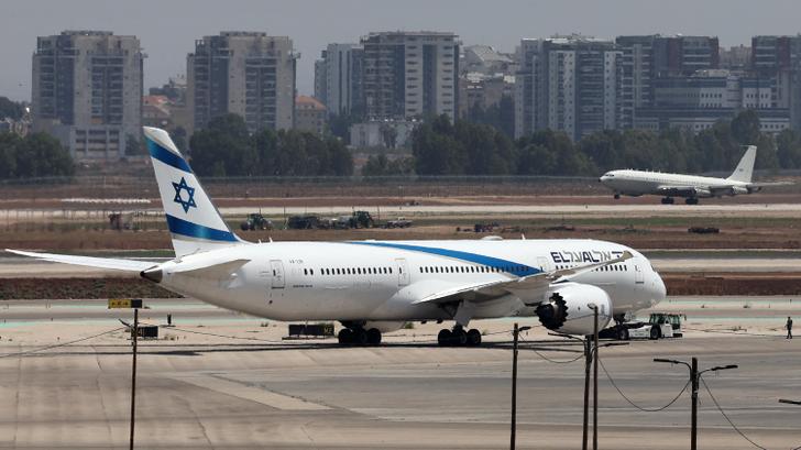 Un controlador del aeropuerto de París