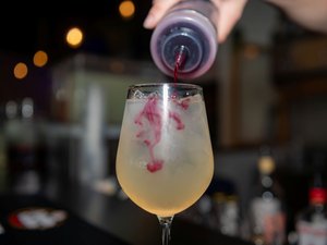 "Un simple trago puede matarte": una turista queda ciega tras