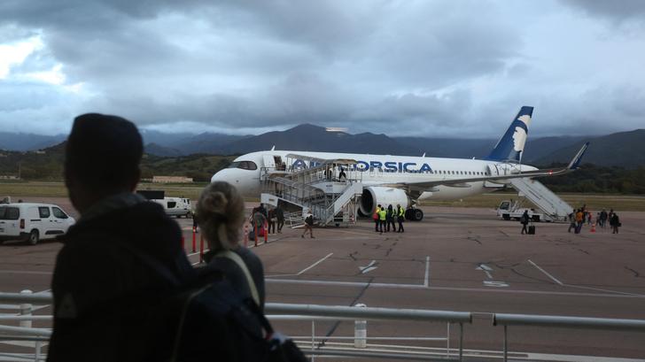 Un vuelo París-Ajaccio atrapado en turbulencias, varios heridos evacuados al