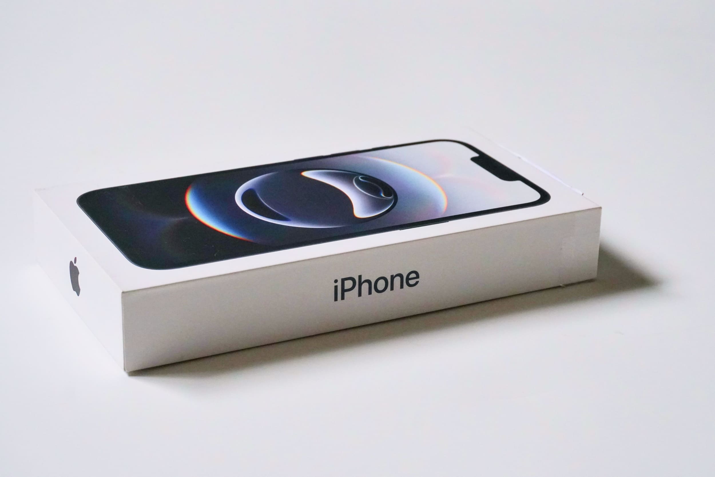 Vendía falsos iPhones en el aparcamiento de Darty y ganaba