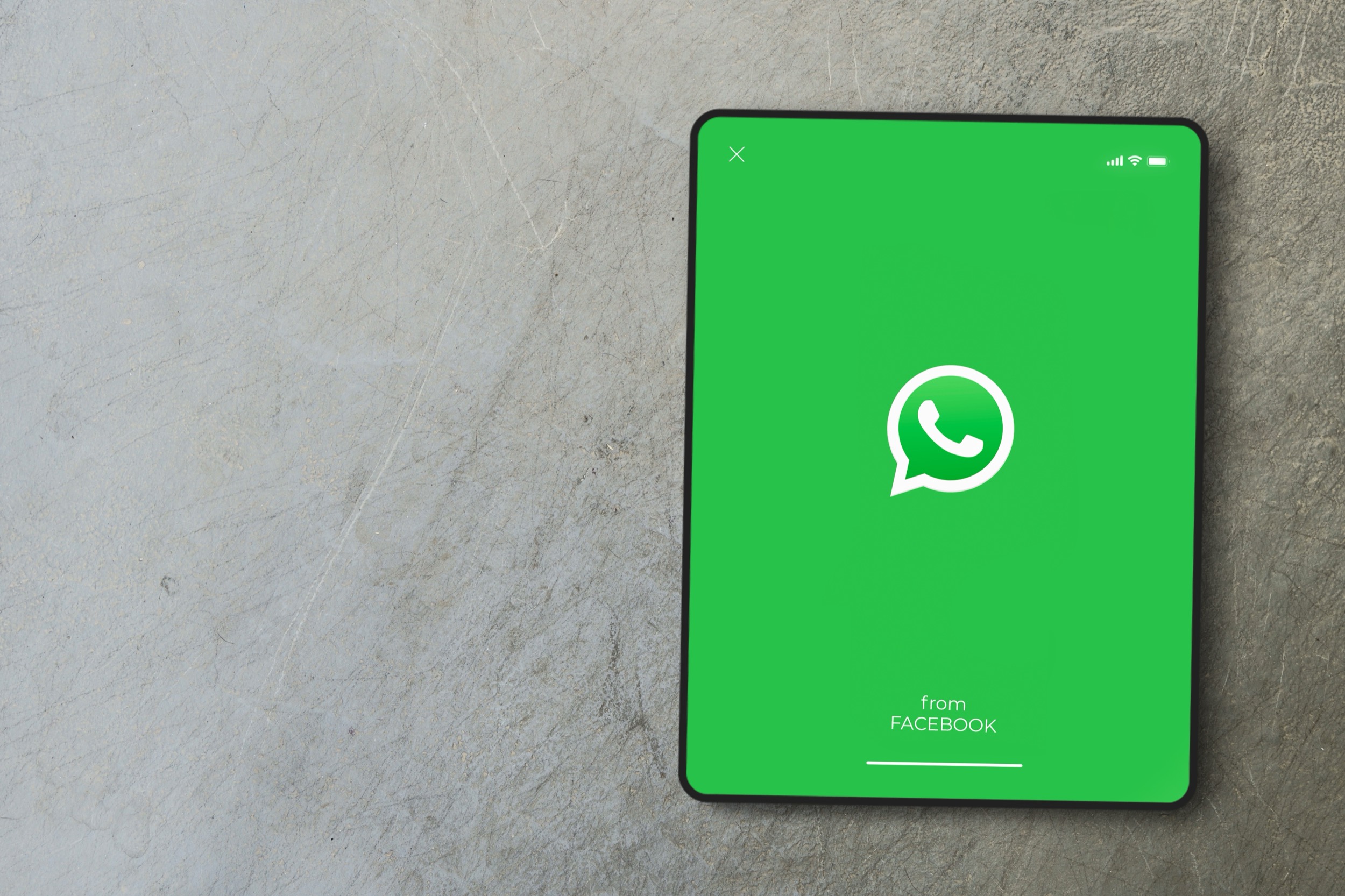 WhatsApp te permitirá pronto comunicarte con un contacto... que no