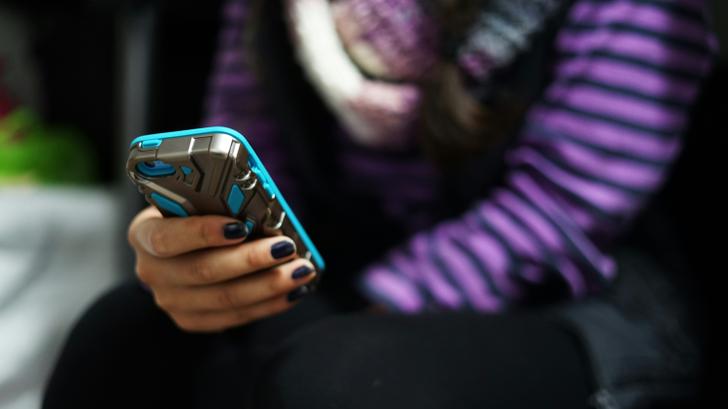 ¿A qué edad darle su primer móvil a un adolescente?