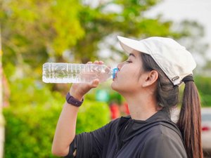 ¿Por qué no beber suficiente favorece el estrés?