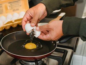 Proteínas, colesterol, enfermedades… ¿es malo para la salud comer demasiados