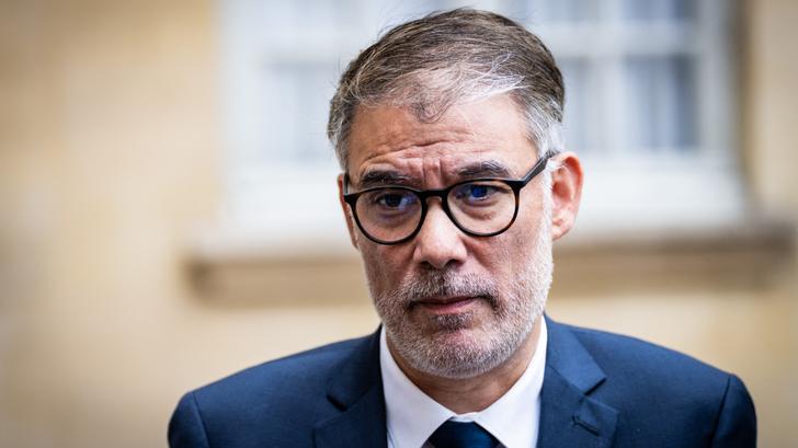 ¿Por qué Olivier Faure llama a izar la bandera de