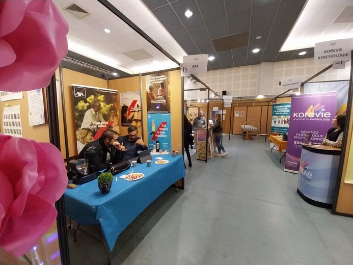 Expositores en el Salón del Bien-Estar en Tarbes.