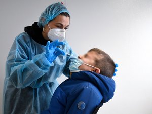 Covid-19: ¿qué se sabe del variante "Frankenstein" XFG, que "escapa