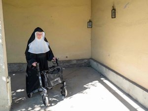 A más de 80 años, tres religiosas escapan de una