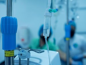 Abandona a su paciente durante una operación para tener relaciones