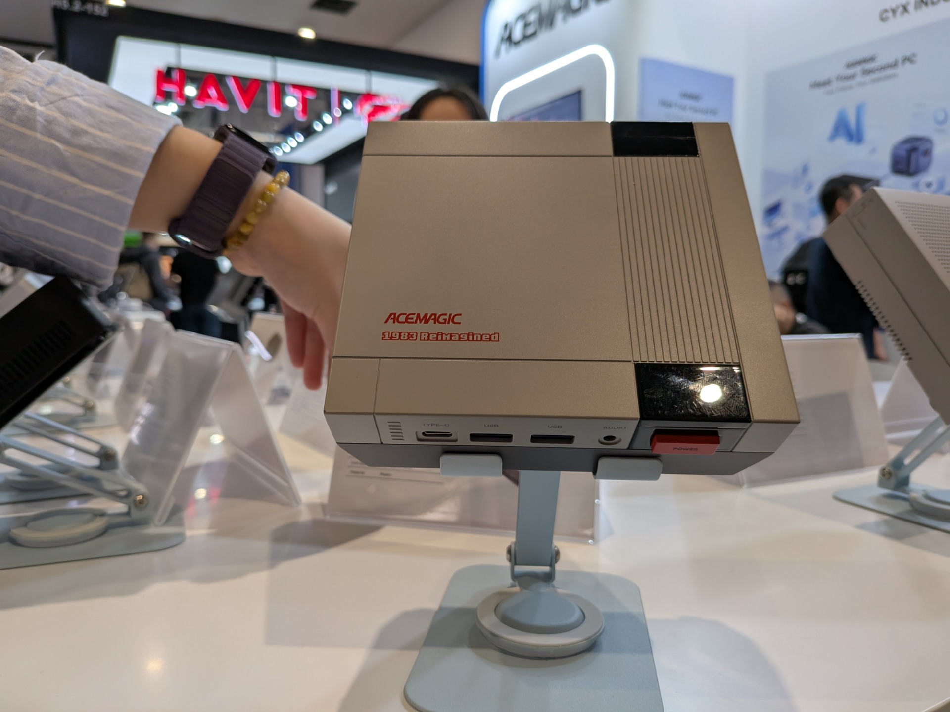 AceMagic revive la NES en un mini-PC potente.