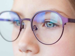 Ácidos omega-3 para prevenir la miopía en los niños.