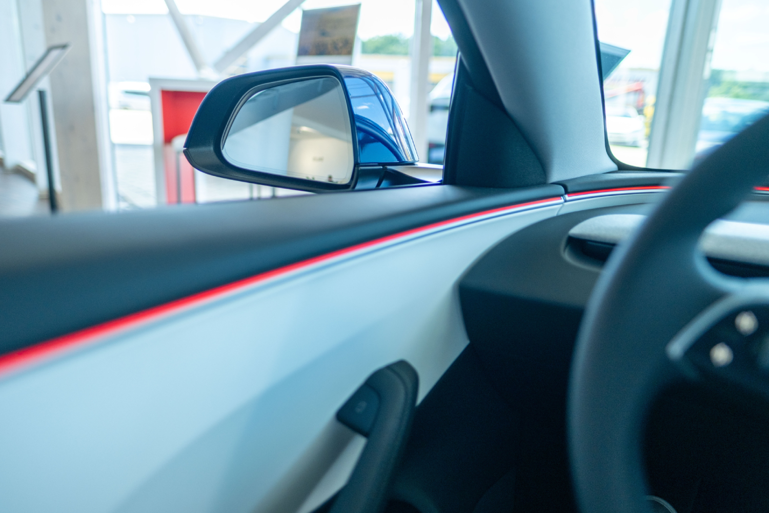 Algunos vehículos Tesla encierran a los pasajeros en su interior,