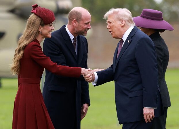Cocheza dorada, recibimiento real y cañonazos: la llegada de Donald