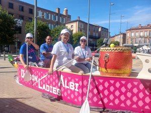 Damas Dragón de Albi: Reman para vencer su cáncer y