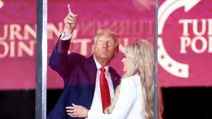 Donald Trump no olvidó atacar a sus enemigos en su