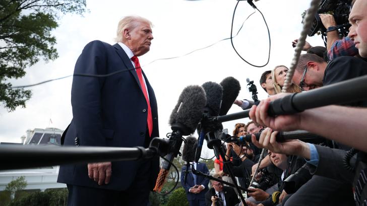 Donald Trump pide a sus partidarios que actúen con "no