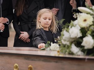 Duelo: ¿es necesario llevar a un niño a un funeral?
