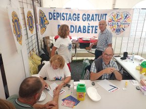 El Club de Leones organiza una detección de diabetes en