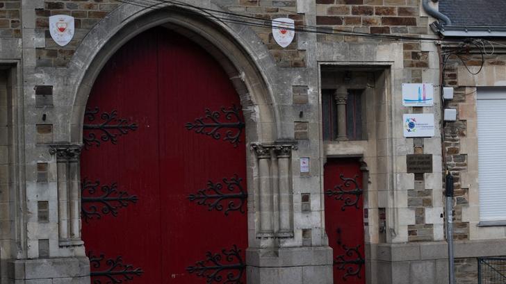 Imagen que muestra el acceso al Colegio-Liceo Saint-Stanislas.