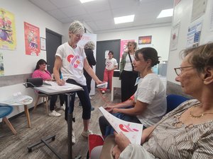 El corazón de las mujeres en el centro de una