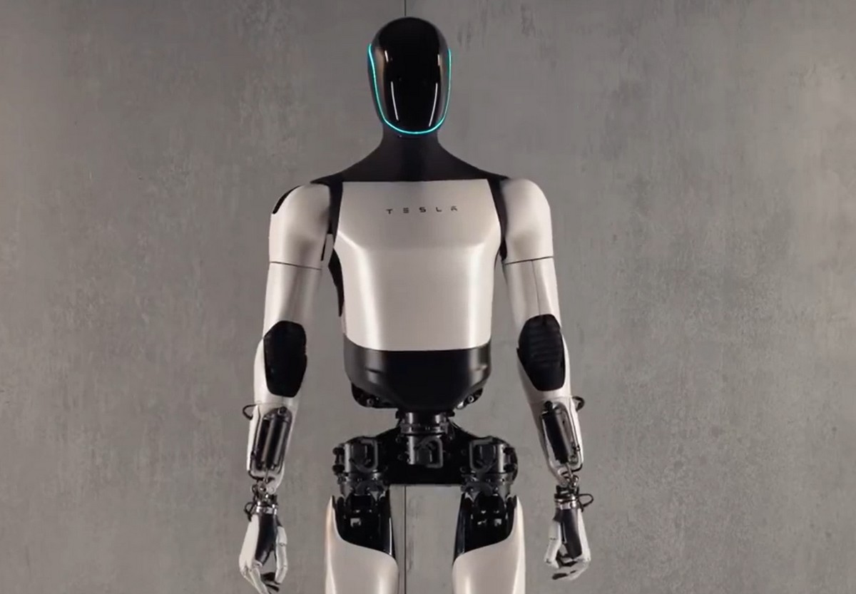 Elon Musk da noticias sobre Optimus, «capaz de enhebrar una