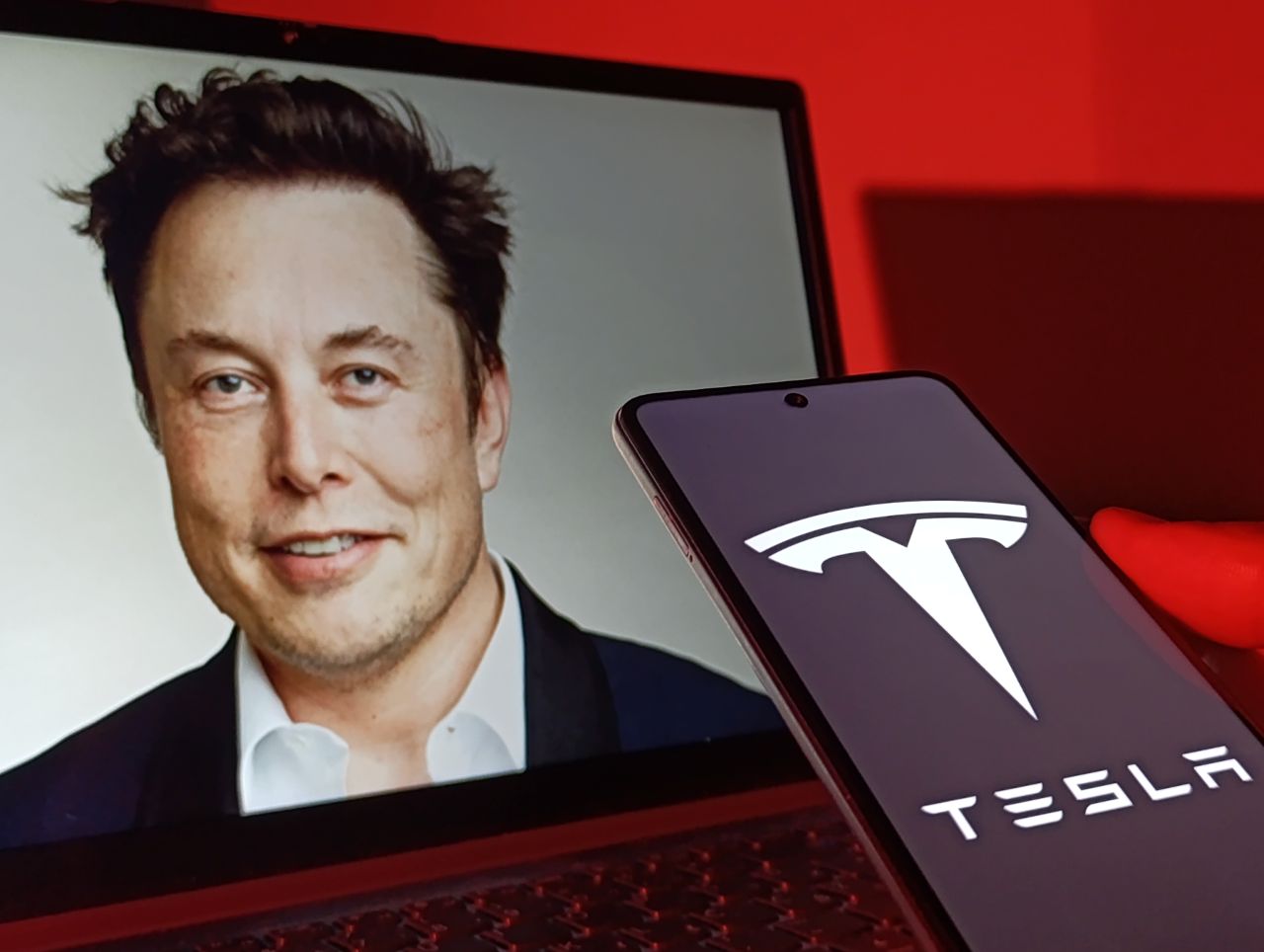 Elon Musk enfrenta el "pastel burocrático" europeo para lograr la
